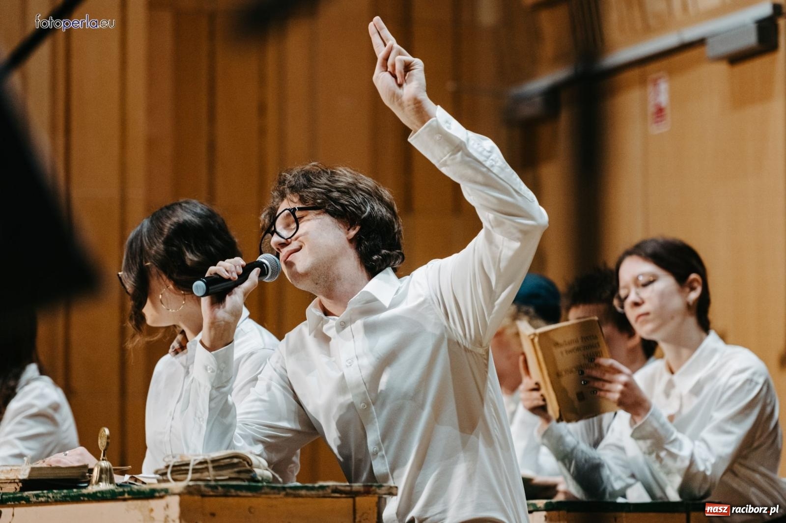 Zdjęcie w galerii na portalu naszraciborz.pl: I LO im. Jana Kasprowicza świętuje 80-lecie – gala jubileuszowa i spotkania w szkole [FOTO i WIDEO] wiadomości z regionu