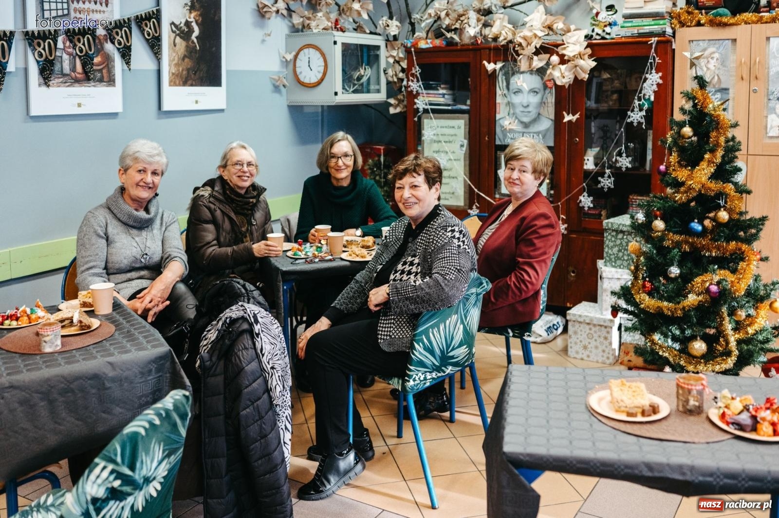 Zdjęcie w galerii na portalu naszraciborz.pl: I LO im. Jana Kasprowicza świętuje 80-lecie – gala jubileuszowa i spotkania w szkole [FOTO i WIDEO] wiadomości z regionu