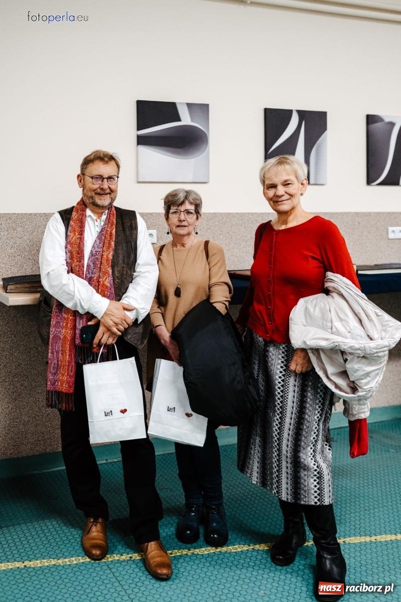 Zdjęcie w galerii na portalu naszraciborz.pl: I LO im. Jana Kasprowicza świętuje 80-lecie – gala jubileuszowa i spotkania w szkole [FOTO i WIDEO] wiadomości z regionu