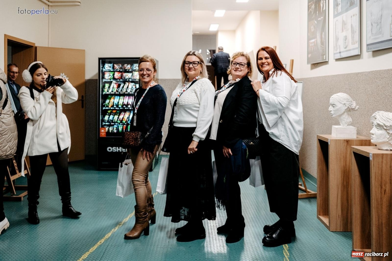 Zdjęcie w galerii na portalu naszraciborz.pl: I LO im. Jana Kasprowicza świętuje 80-lecie – gala jubileuszowa i spotkania w szkole [FOTO i WIDEO] wiadomości z regionu