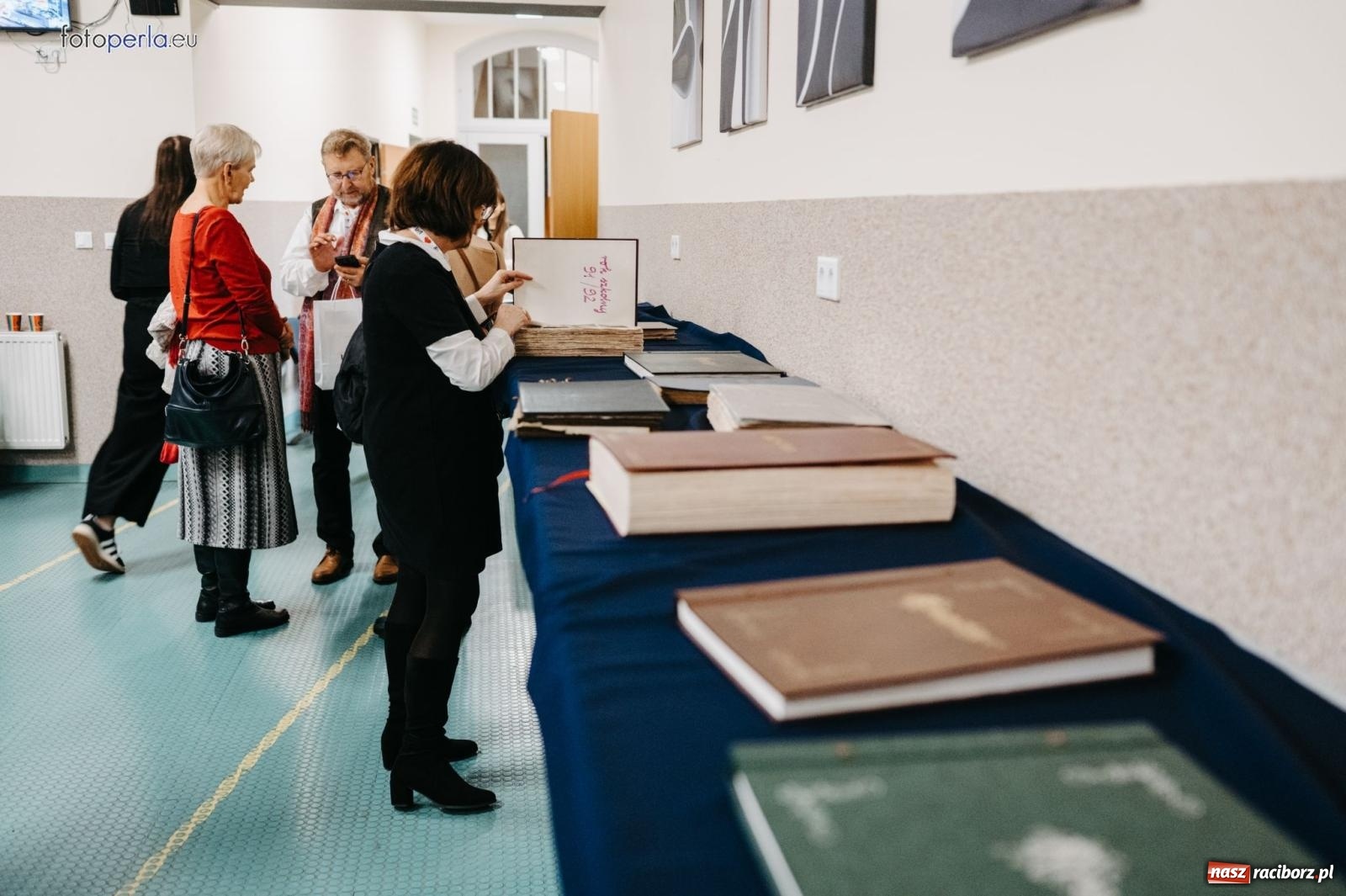 Zdjęcie w galerii na portalu naszraciborz.pl: I LO im. Jana Kasprowicza świętuje 80-lecie – gala jubileuszowa i spotkania w szkole [FOTO i WIDEO] wiadomości z regionu