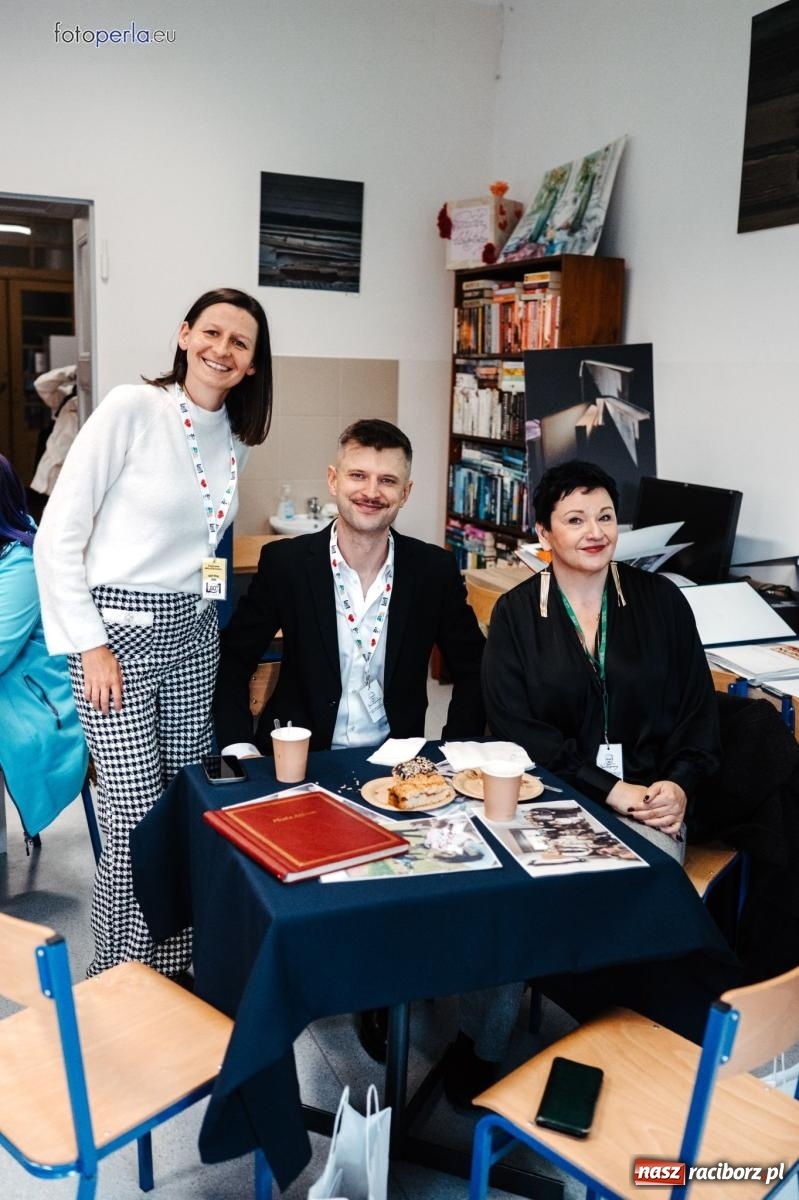 Zdjęcie w galerii na portalu naszraciborz.pl: I LO im. Jana Kasprowicza świętuje 80-lecie – gala jubileuszowa i spotkania w szkole [FOTO i WIDEO] wiadomości z regionu