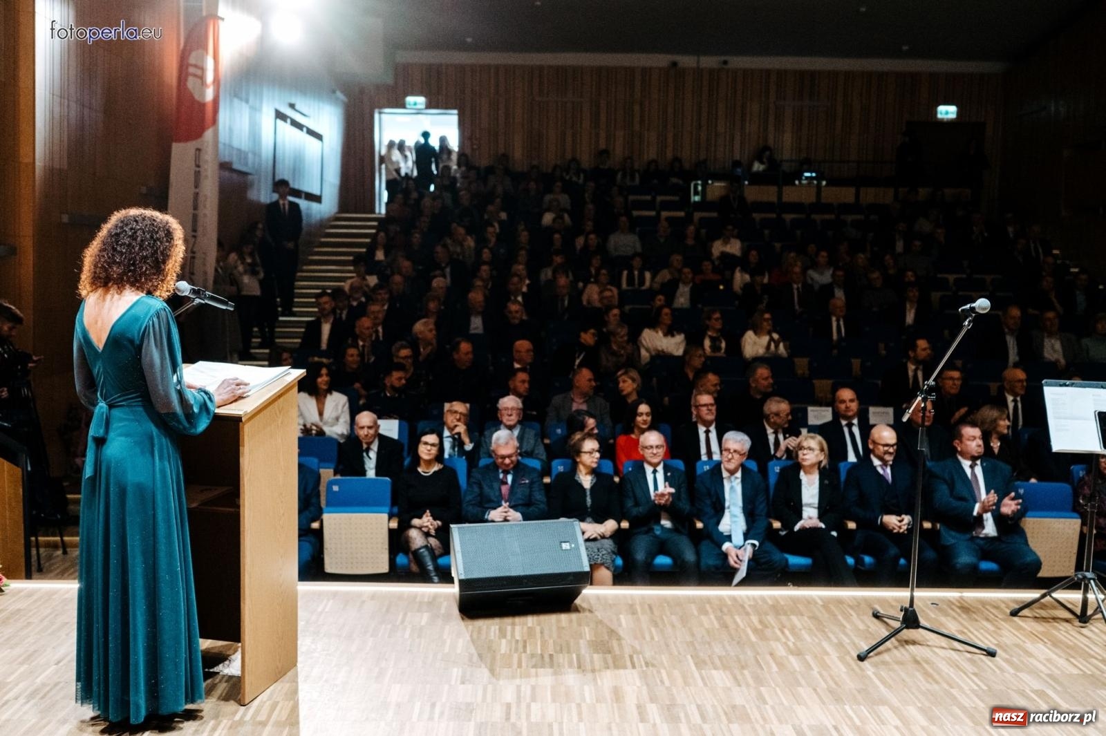 Zdjęcie w galerii na portalu naszraciborz.pl: I LO im. Jana Kasprowicza świętuje 80-lecie – gala jubileuszowa i spotkania w szkole [FOTO i WIDEO] wiadomości z regionu