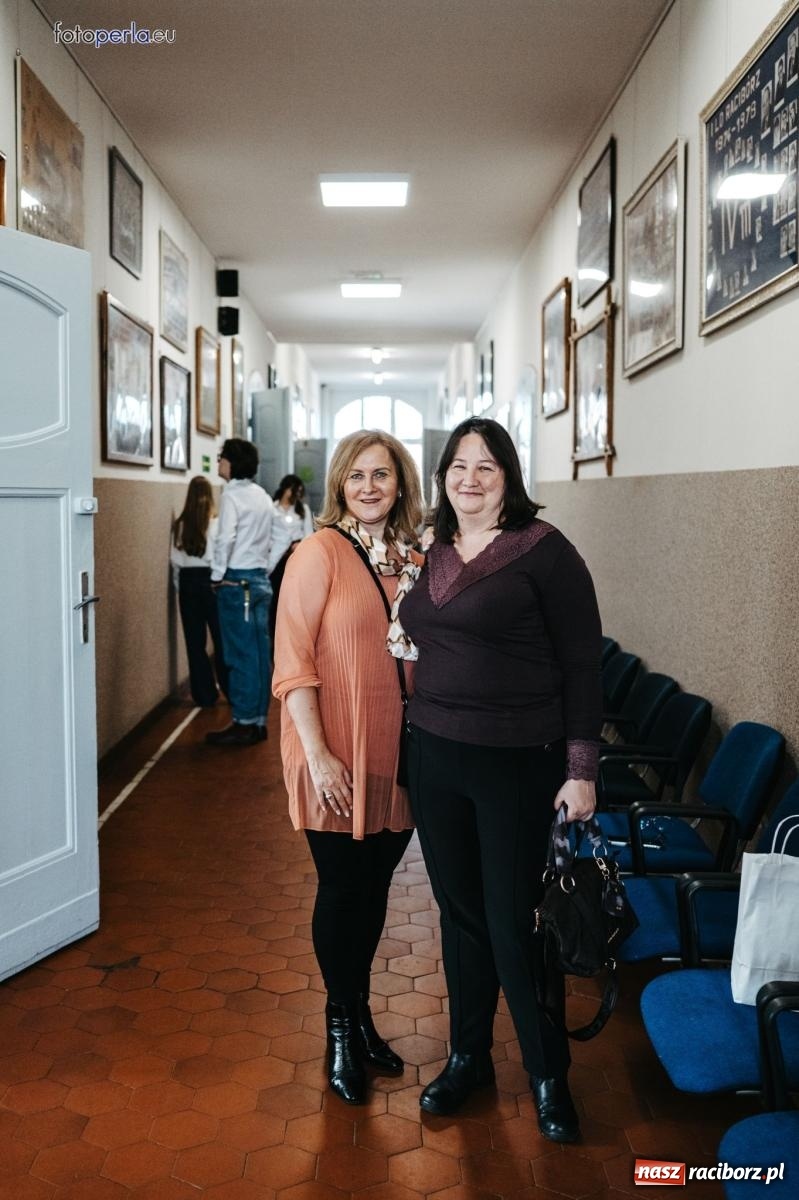 Zdjęcie w galerii na portalu naszraciborz.pl: I LO im. Jana Kasprowicza świętuje 80-lecie – gala jubileuszowa i spotkania w szkole [FOTO i WIDEO] wiadomości z regionu