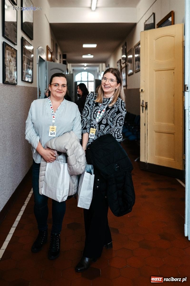 Zdjęcie w galerii na portalu naszraciborz.pl: I LO im. Jana Kasprowicza świętuje 80-lecie – gala jubileuszowa i spotkania w szkole [FOTO i WIDEO] wiadomości z regionu