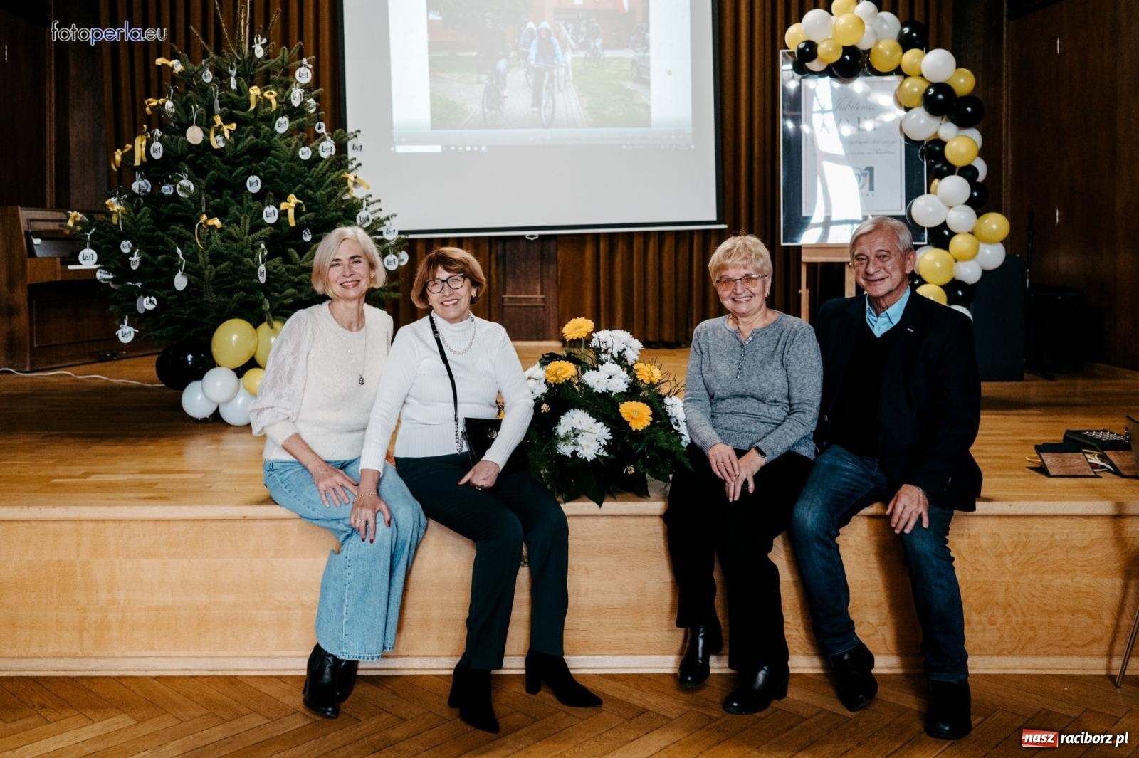 Zdjęcie w galerii na portalu naszraciborz.pl: I LO im. Jana Kasprowicza świętuje 80-lecie – gala jubileuszowa i spotkania w szkole [FOTO i WIDEO] wiadomości z regionu