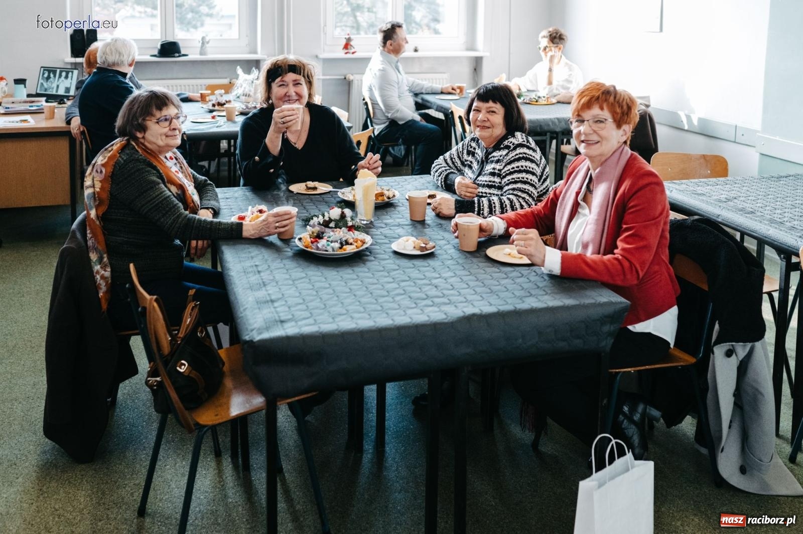 Zdjęcie w galerii na portalu naszraciborz.pl: I LO im. Jana Kasprowicza świętuje 80-lecie – gala jubileuszowa i spotkania w szkole [FOTO i WIDEO] wiadomości z regionu