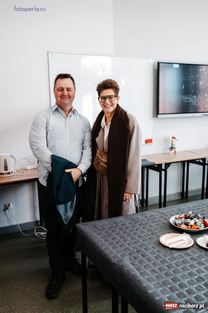 Zdjęcie w galerii na portalu naszraciborz.pl: I LO im. Jana Kasprowicza świętuje 80-lecie – gala jubileuszowa i spotkania w szkole [FOTO i WIDEO] wiadomości z regionu