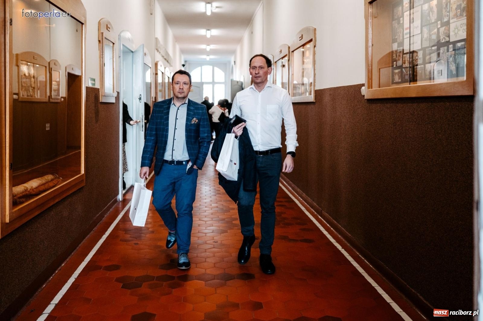 Zdjęcie w galerii na portalu naszraciborz.pl: I LO im. Jana Kasprowicza świętuje 80-lecie – gala jubileuszowa i spotkania w szkole [FOTO i WIDEO] wiadomości z regionu