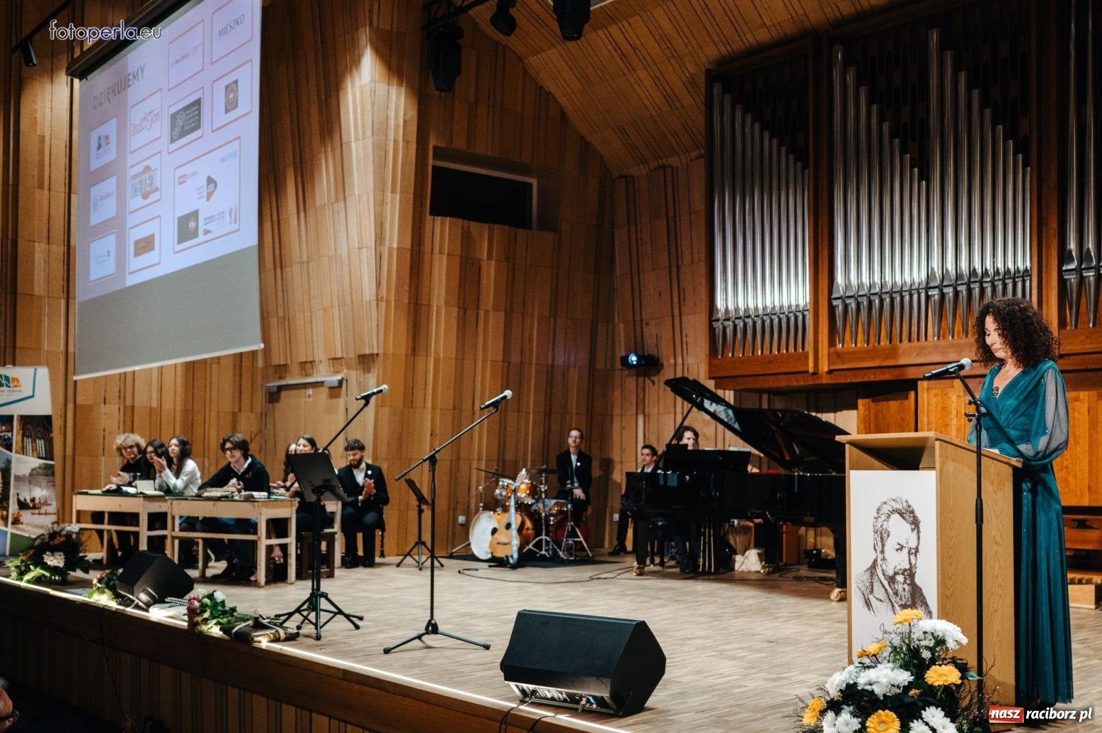 Zdjęcie w galerii na portalu naszraciborz.pl: I LO im. Jana Kasprowicza świętuje 80-lecie – gala jubileuszowa i spotkania w szkole [FOTO i WIDEO] wiadomości z regionu