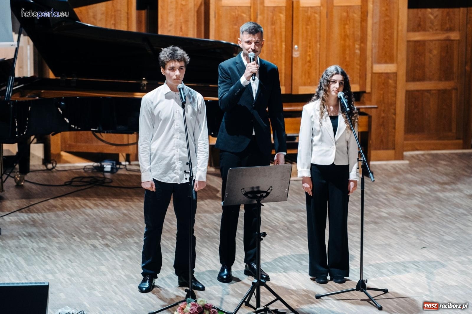 Zdjęcie w galerii na portalu naszraciborz.pl: I LO im. Jana Kasprowicza świętuje 80-lecie – gala jubileuszowa i spotkania w szkole [FOTO i WIDEO] wiadomości z regionu