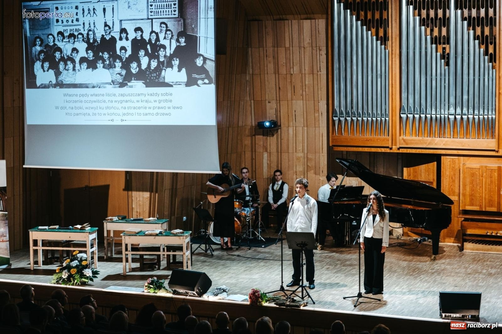 Zdjęcie w galerii na portalu naszraciborz.pl: I LO im. Jana Kasprowicza świętuje 80-lecie – gala jubileuszowa i spotkania w szkole [FOTO i WIDEO] wiadomości z regionu