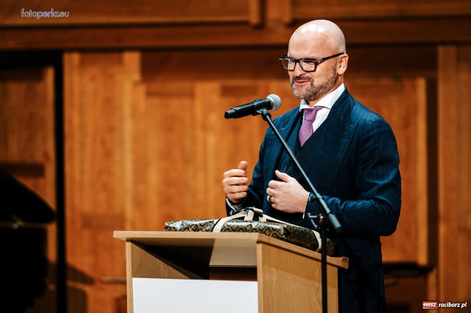 Zdjęcie w galerii na portalu naszraciborz.pl: I LO im. Jana Kasprowicza świętuje 80-lecie – gala jubileuszowa i spotkania w szkole [FOTO i WIDEO] wiadomości z regionu