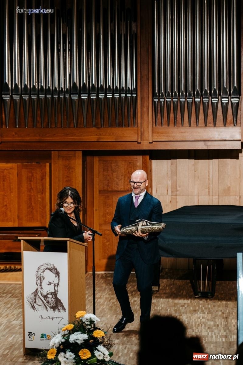 Zdjęcie w galerii na portalu naszraciborz.pl: I LO im. Jana Kasprowicza świętuje 80-lecie – gala jubileuszowa i spotkania w szkole [FOTO i WIDEO] wiadomości z regionu