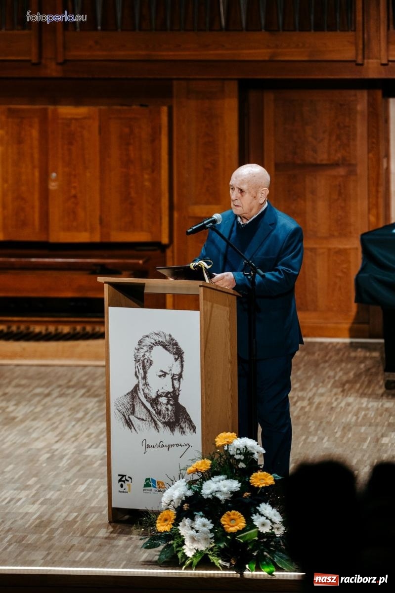 Zdjęcie w galerii na portalu naszraciborz.pl: I LO im. Jana Kasprowicza świętuje 80-lecie – gala jubileuszowa i spotkania w szkole [FOTO i WIDEO] wiadomości z regionu