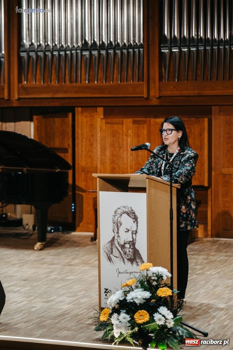 Zdjęcie w galerii na portalu naszraciborz.pl: I LO im. Jana Kasprowicza świętuje 80-lecie – gala jubileuszowa i spotkania w szkole [FOTO i WIDEO] wiadomości z regionu