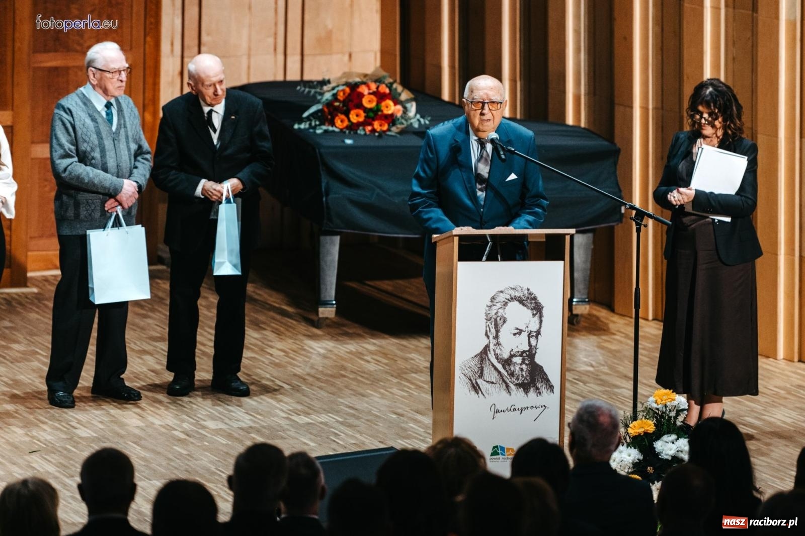 Zdjęcie w galerii na portalu naszraciborz.pl: I LO im. Jana Kasprowicza świętuje 80-lecie – gala jubileuszowa i spotkania w szkole [FOTO i WIDEO] wiadomości z regionu