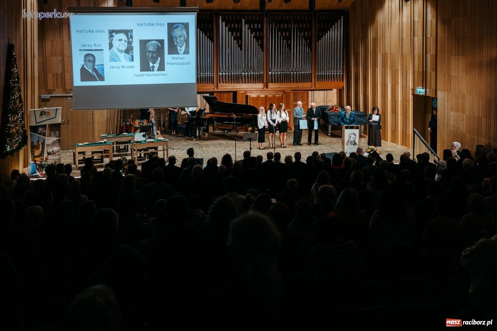 Zdjęcie w galerii na portalu naszraciborz.pl: I LO im. Jana Kasprowicza świętuje 80-lecie – gala jubileuszowa i spotkania w szkole [FOTO i WIDEO] wiadomości z regionu
