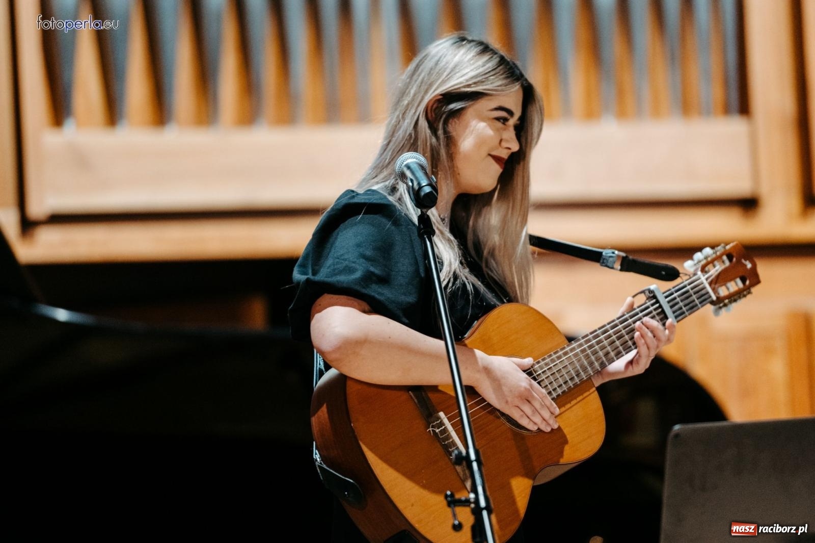 Zdjęcie w galerii na portalu naszraciborz.pl: I LO im. Jana Kasprowicza świętuje 80-lecie – gala jubileuszowa i spotkania w szkole [FOTO i WIDEO] wiadomości z regionu