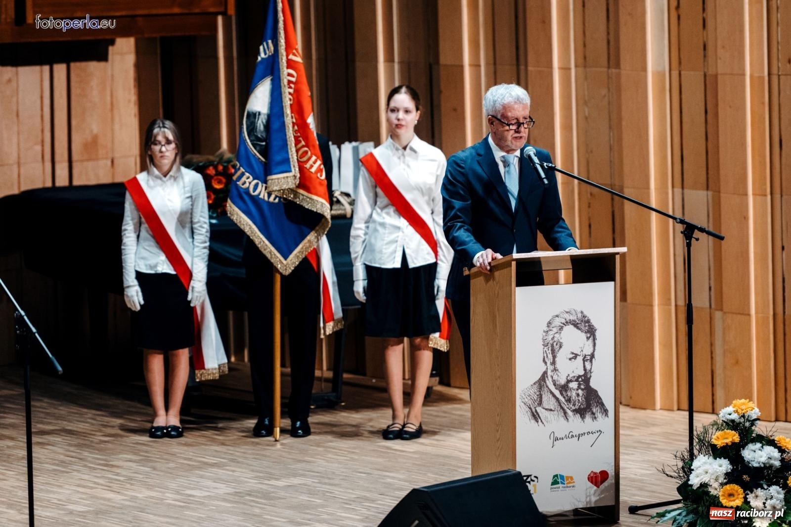 Zdjęcie w galerii na portalu naszraciborz.pl: I LO im. Jana Kasprowicza świętuje 80-lecie – gala jubileuszowa i spotkania w szkole [FOTO i WIDEO] wiadomości z regionu