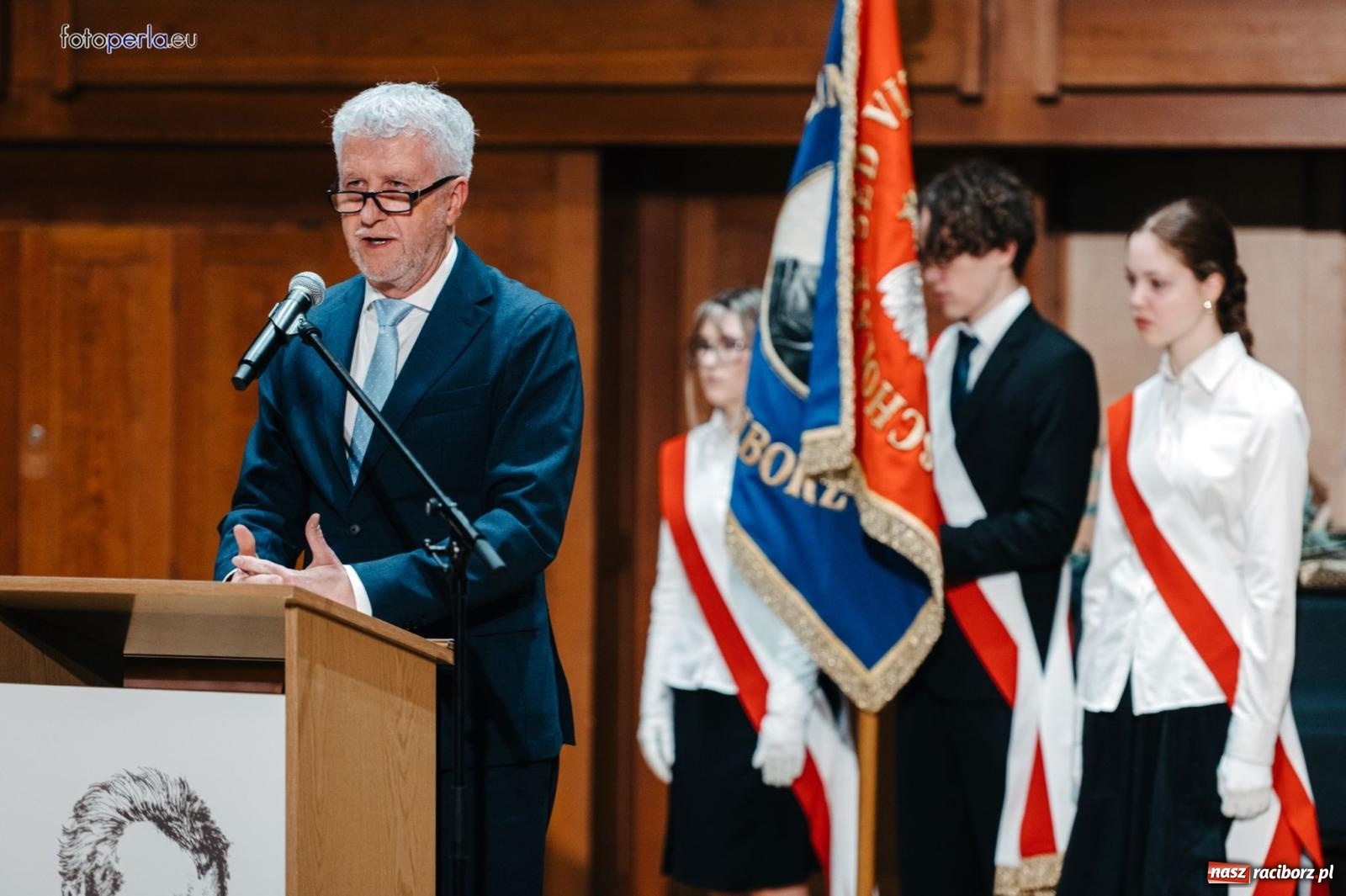 Zdjęcie w galerii na portalu naszraciborz.pl: I LO im. Jana Kasprowicza świętuje 80-lecie – gala jubileuszowa i spotkania w szkole [FOTO i WIDEO] wiadomości z regionu