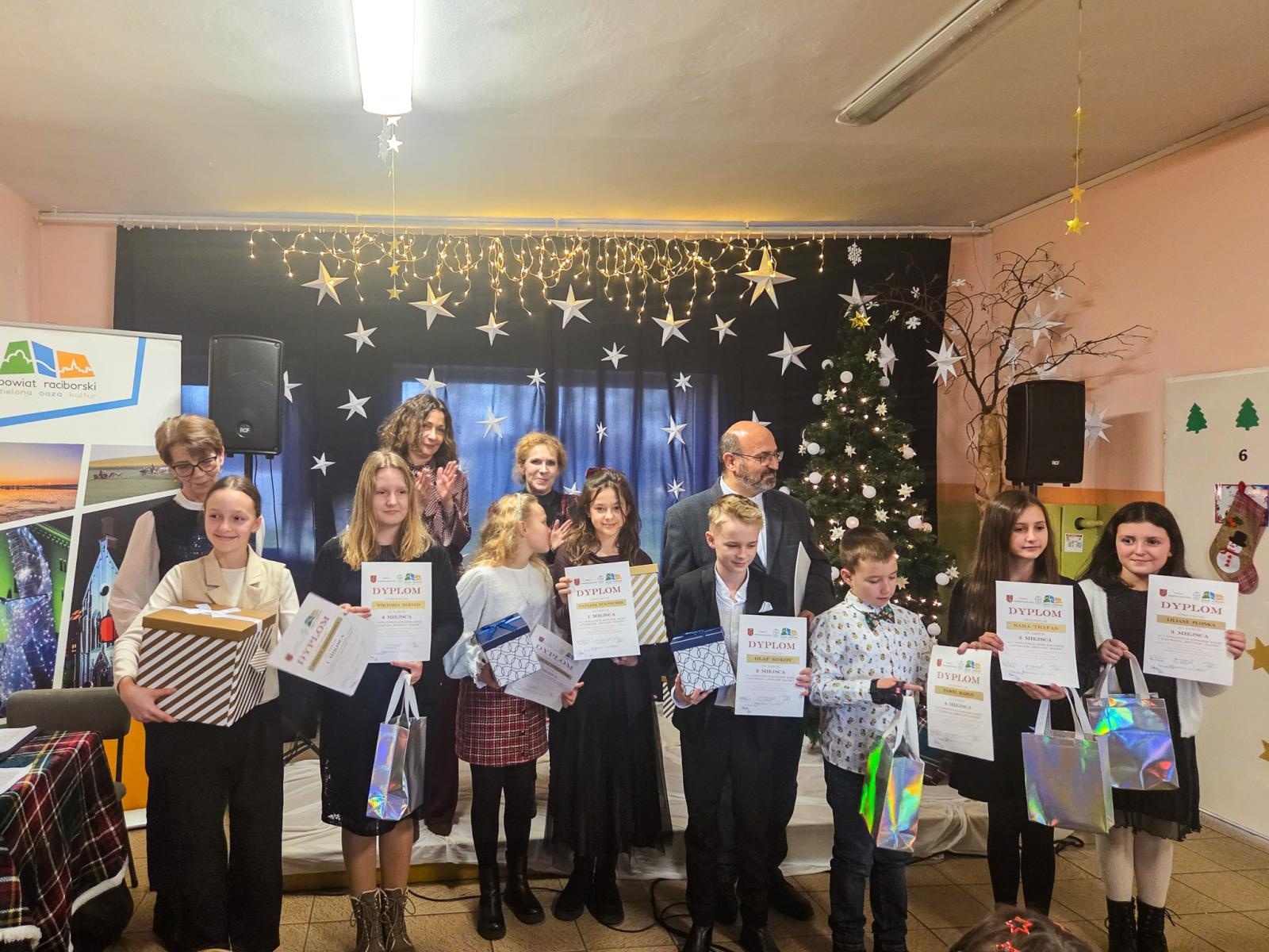 Zdjęcie w galerii na portalu naszraciborz.pl: 7. Powiatowy Konkurs Kolęd i Pastorałek Śpiewajmy Małemu! w Wojnowicach wiadomości z regionu