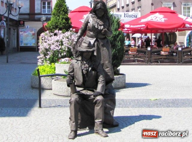 Zdjęcie w galerii na portalu naszraciborz.pl: Pantomima na raciborskim Rynku wiadomości z regionu