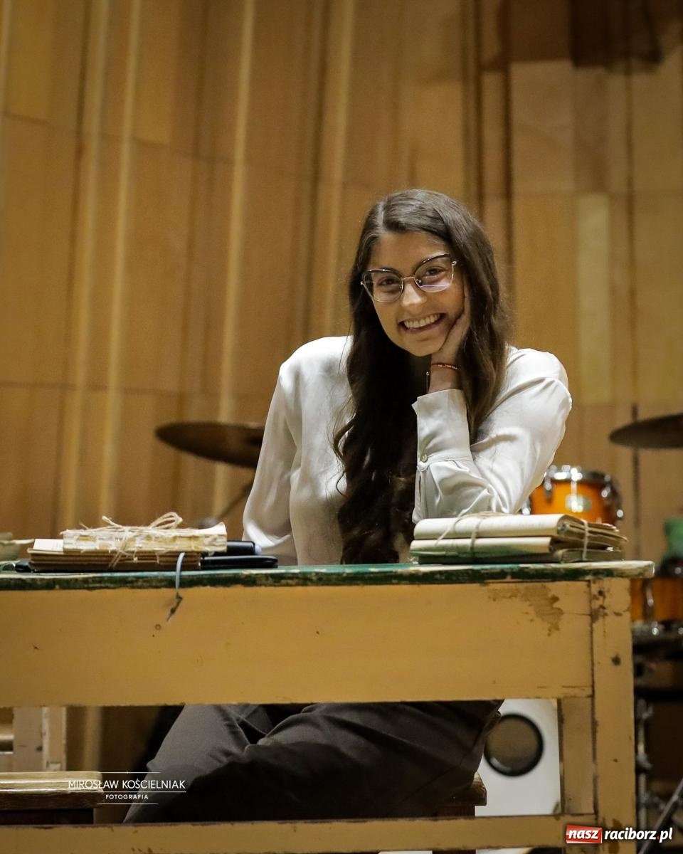 Zdjęcie w galerii na portalu naszraciborz.pl: Jesteśmy z Kasprowicza. Jubileusz 80-lecia I Liceum Ogólnokształcącego w Raciborzu na bis! [FOTO i WIDEO] wiadomości z regionu