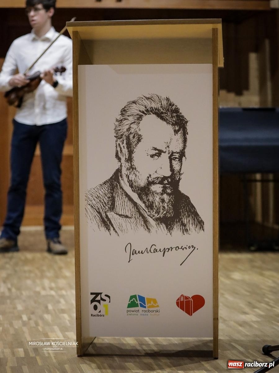 Zdjęcie w galerii na portalu naszraciborz.pl: Jesteśmy z Kasprowicza. Jubileusz 80-lecia I Liceum Ogólnokształcącego w Raciborzu na bis! [FOTO i WIDEO] wiadomości z regionu