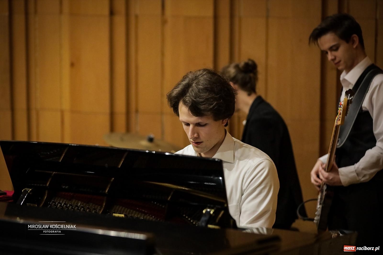 Zdjęcie w galerii na portalu naszraciborz.pl: Jesteśmy z Kasprowicza. Jubileusz 80-lecia I Liceum Ogólnokształcącego w Raciborzu na bis! [FOTO i WIDEO] wiadomości z regionu