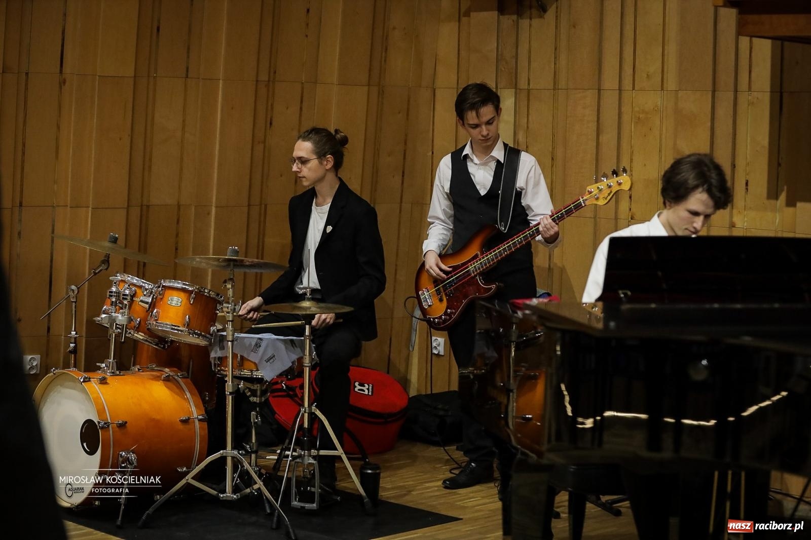 Zdjęcie w galerii na portalu naszraciborz.pl: Jesteśmy z Kasprowicza. Jubileusz 80-lecia I Liceum Ogólnokształcącego w Raciborzu na bis! [FOTO i WIDEO] wiadomości z regionu