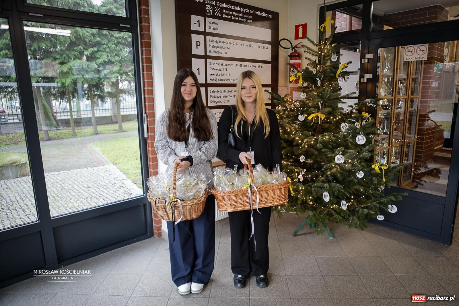 Zdjęcie w galerii na portalu naszraciborz.pl: Jesteśmy z Kasprowicza. Jubileusz 80-lecia I Liceum Ogólnokształcącego w Raciborzu na bis! [FOTO i WIDEO] wiadomości z regionu