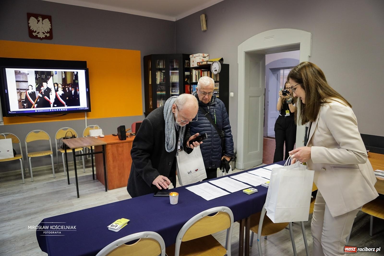 Zdjęcie w galerii na portalu naszraciborz.pl: Jesteśmy z Kasprowicza. Jubileusz 80-lecia I Liceum Ogólnokształcącego w Raciborzu na bis! [FOTO i WIDEO] wiadomości z regionu