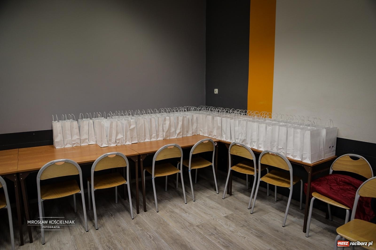 Zdjęcie w galerii na portalu naszraciborz.pl: Jesteśmy z Kasprowicza. Jubileusz 80-lecia I Liceum Ogólnokształcącego w Raciborzu na bis! [FOTO i WIDEO] wiadomości z regionu