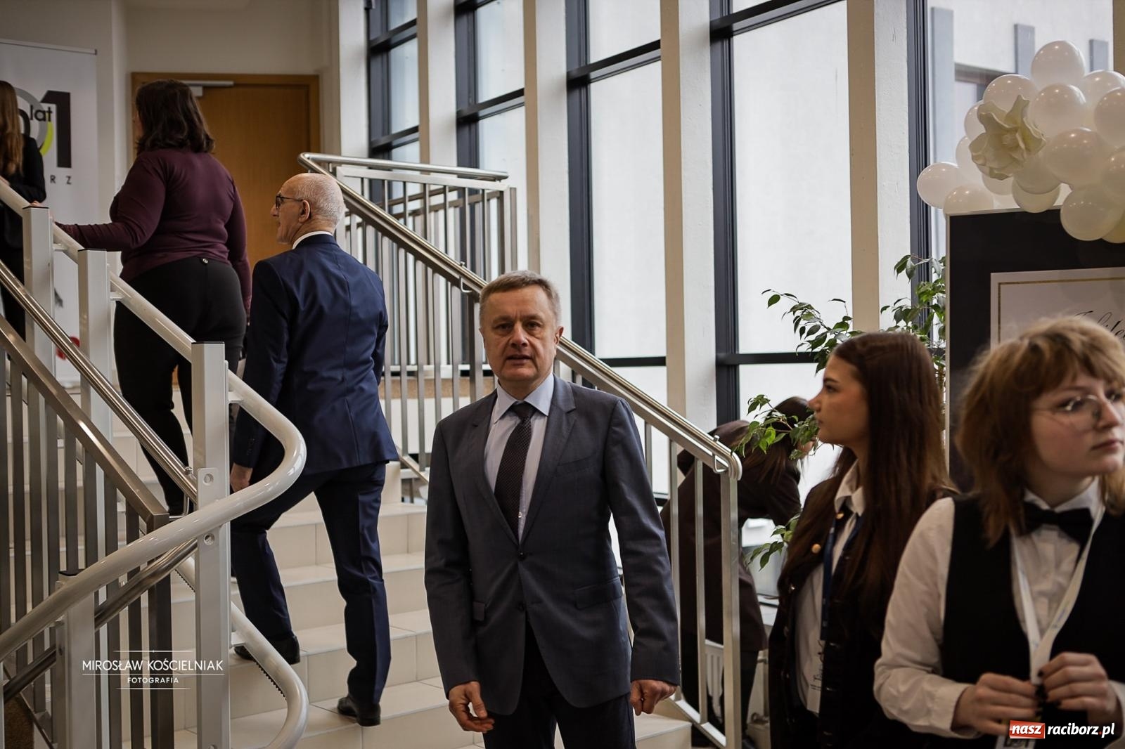 Zdjęcie w galerii na portalu naszraciborz.pl: Jesteśmy z Kasprowicza. Jubileusz 80-lecia I Liceum Ogólnokształcącego w Raciborzu na bis! [FOTO i WIDEO] wiadomości z regionu