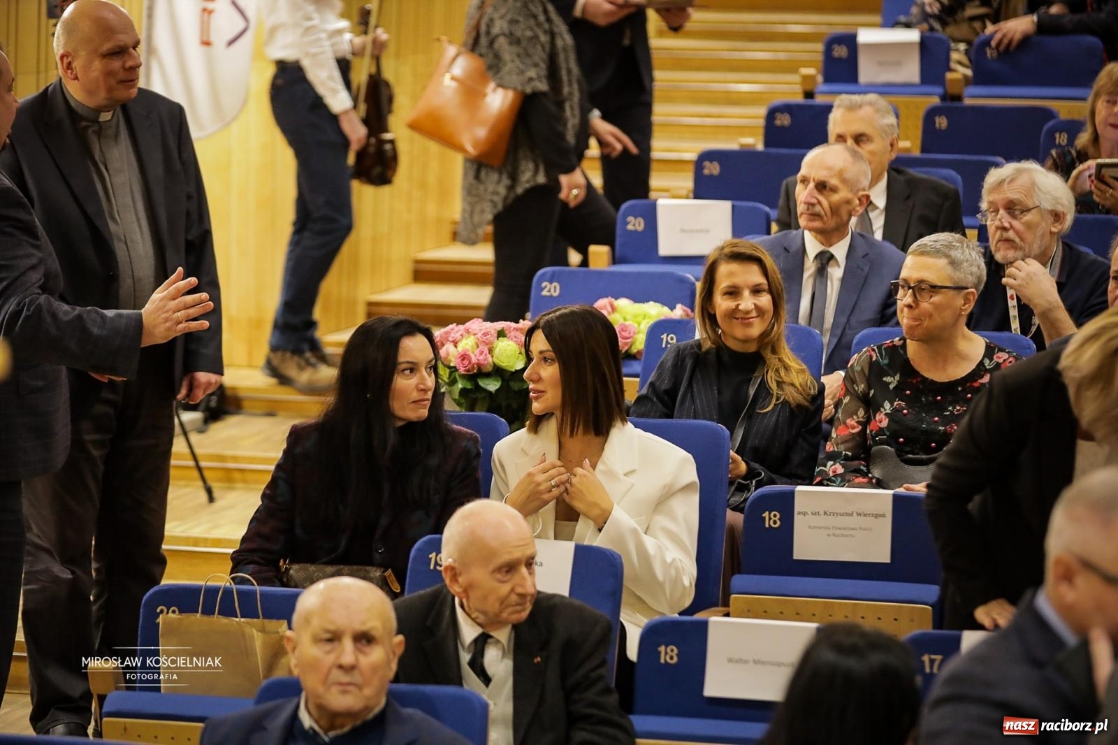 Zdjęcie w galerii na portalu naszraciborz.pl: Jesteśmy z Kasprowicza. Jubileusz 80-lecia I Liceum Ogólnokształcącego w Raciborzu na bis! [FOTO i WIDEO] wiadomości z regionu