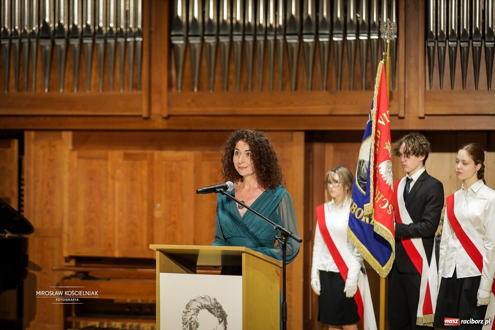 Zdjęcie w galerii na portalu naszraciborz.pl: Jesteśmy z Kasprowicza. Jubileusz 80-lecia I Liceum Ogólnokształcącego w Raciborzu na bis! [FOTO i WIDEO] wiadomości z regionu