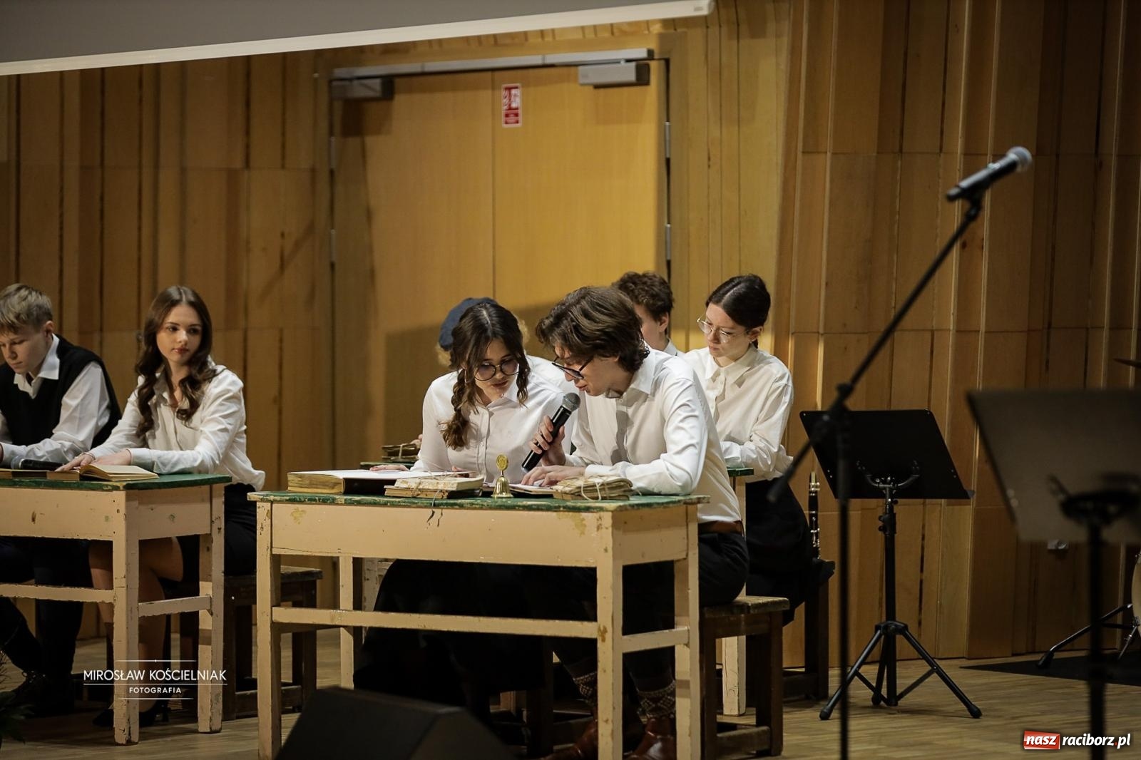 Zdjęcie w galerii na portalu naszraciborz.pl: Jesteśmy z Kasprowicza. Jubileusz 80-lecia I Liceum Ogólnokształcącego w Raciborzu na bis! [FOTO i WIDEO] wiadomości z regionu