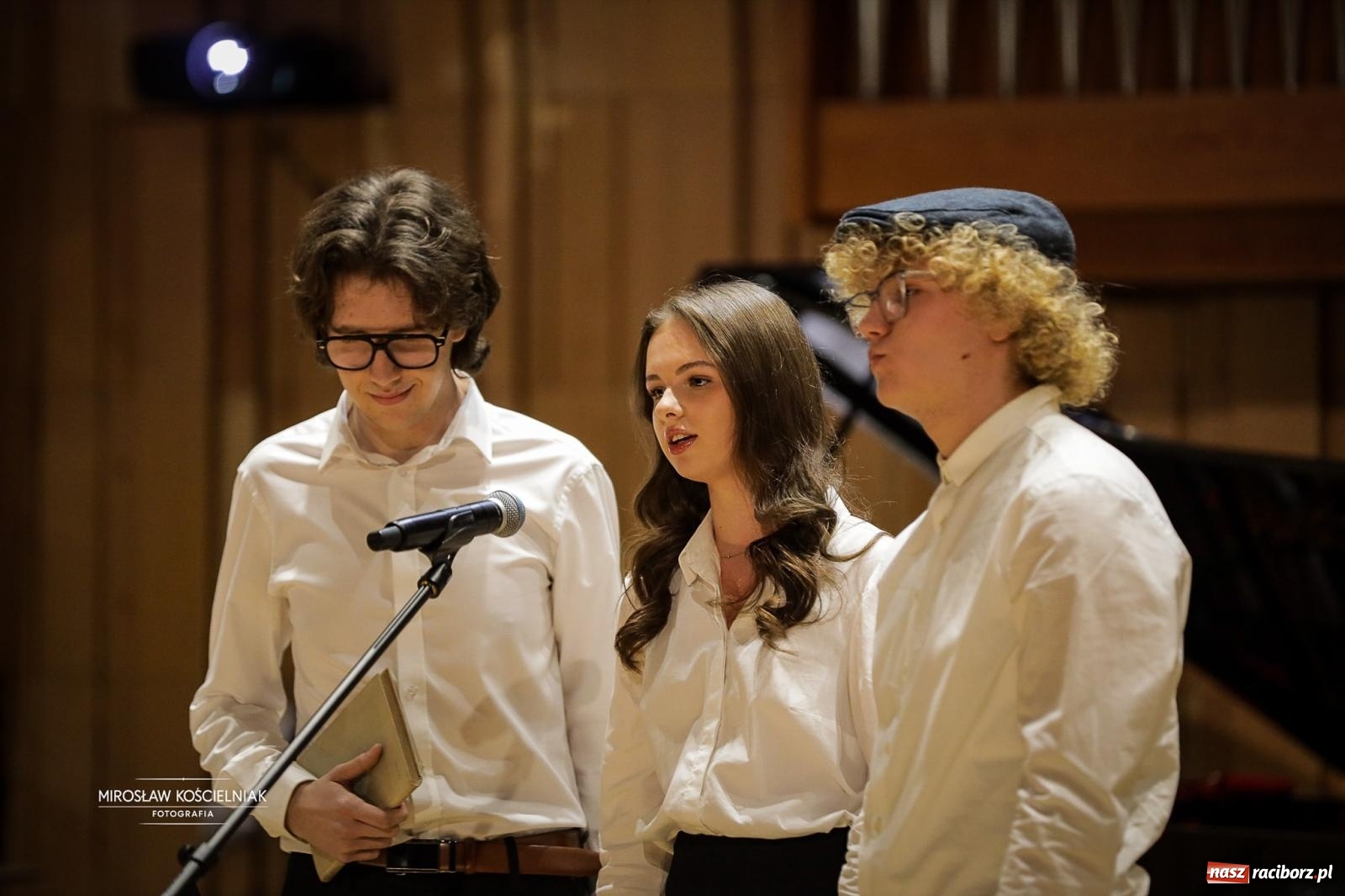 Zdjęcie w galerii na portalu naszraciborz.pl: Jesteśmy z Kasprowicza. Jubileusz 80-lecia I Liceum Ogólnokształcącego w Raciborzu na bis! [FOTO i WIDEO] wiadomości z regionu