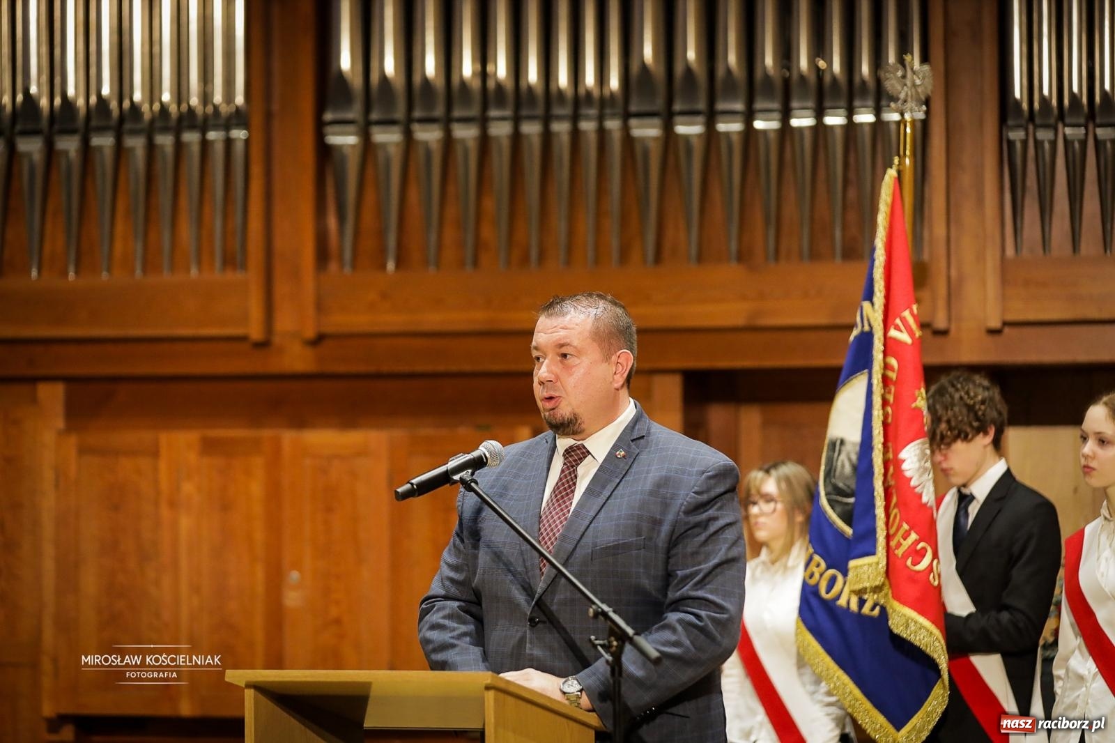 Zdjęcie w galerii na portalu naszraciborz.pl: Jesteśmy z Kasprowicza. Jubileusz 80-lecia I Liceum Ogólnokształcącego w Raciborzu na bis! [FOTO i WIDEO] wiadomości z regionu