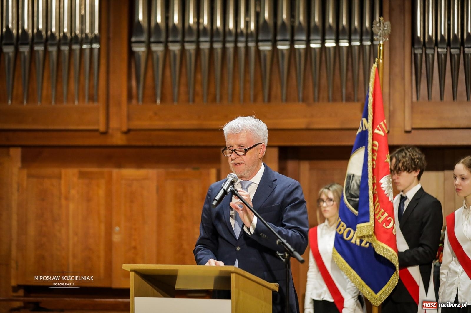 Zdjęcie w galerii na portalu naszraciborz.pl: Jesteśmy z Kasprowicza. Jubileusz 80-lecia I Liceum Ogólnokształcącego w Raciborzu na bis! [FOTO i WIDEO] wiadomości z regionu