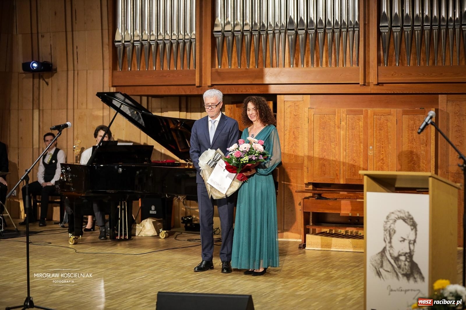 Zdjęcie w galerii na portalu naszraciborz.pl: Jesteśmy z Kasprowicza. Jubileusz 80-lecia I Liceum Ogólnokształcącego w Raciborzu na bis! [FOTO i WIDEO] wiadomości z regionu