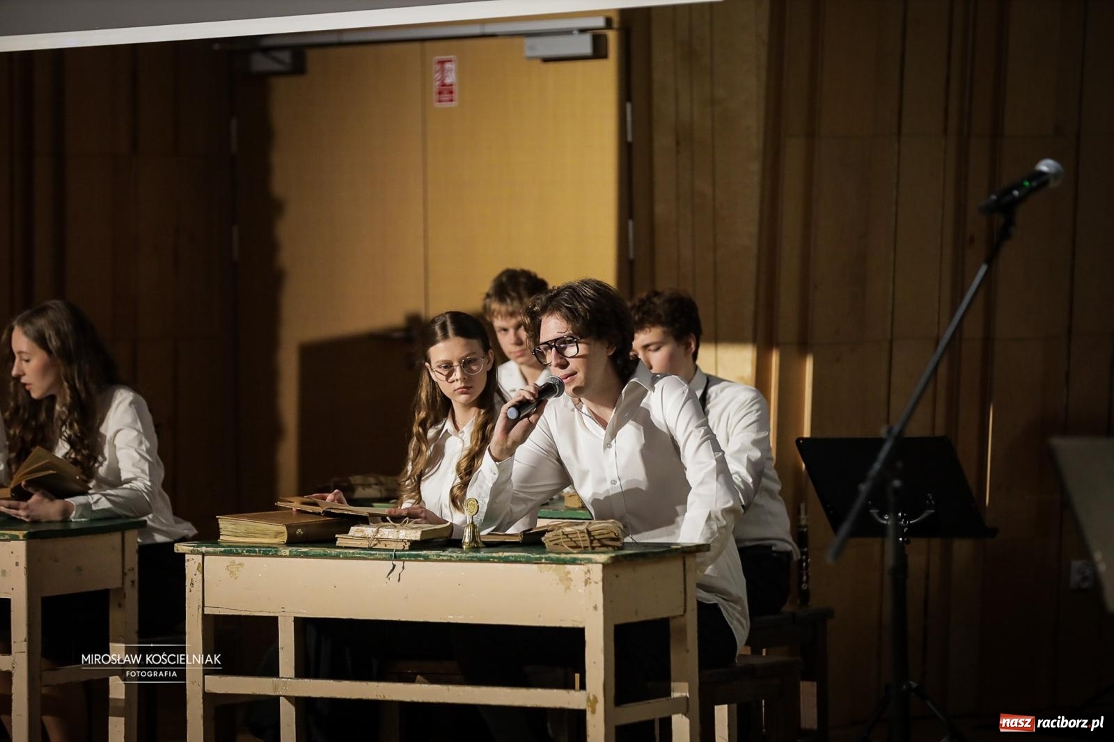 Zdjęcie w galerii na portalu naszraciborz.pl: Jesteśmy z Kasprowicza. Jubileusz 80-lecia I Liceum Ogólnokształcącego w Raciborzu na bis! [FOTO i WIDEO] wiadomości z regionu