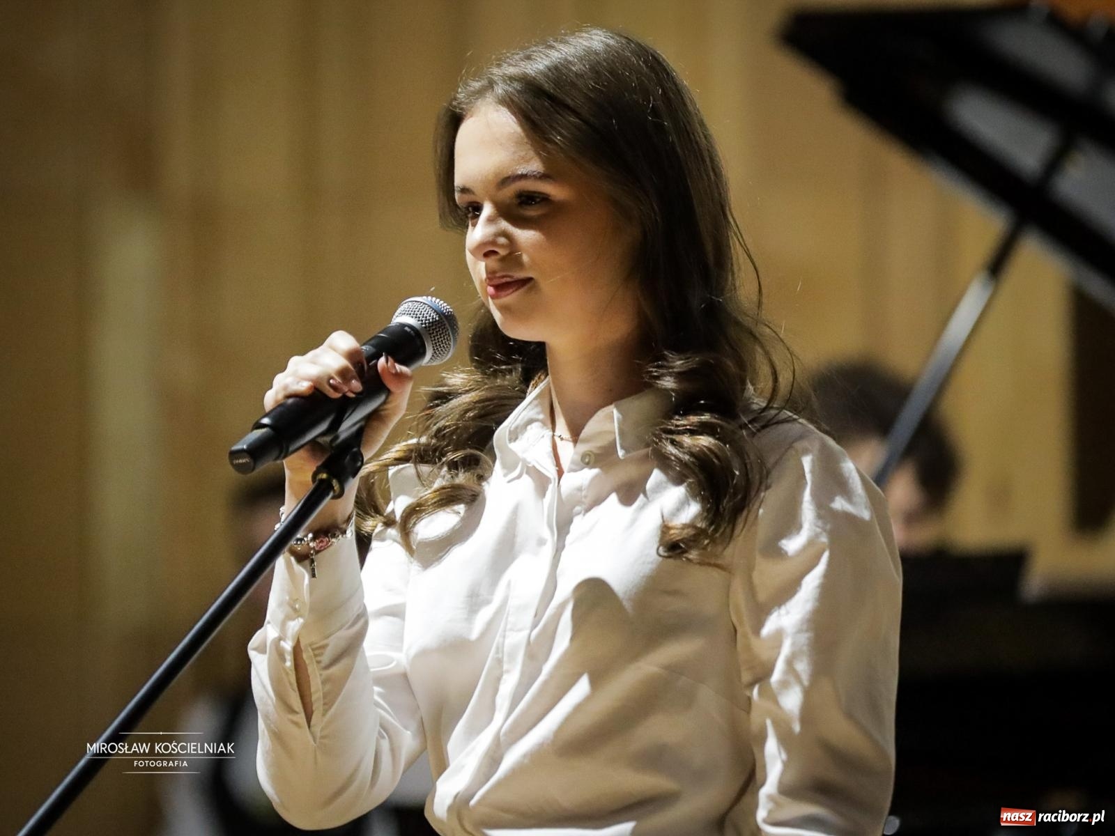 Zdjęcie w galerii na portalu naszraciborz.pl: Jesteśmy z Kasprowicza. Jubileusz 80-lecia I Liceum Ogólnokształcącego w Raciborzu na bis! [FOTO i WIDEO] wiadomości z regionu