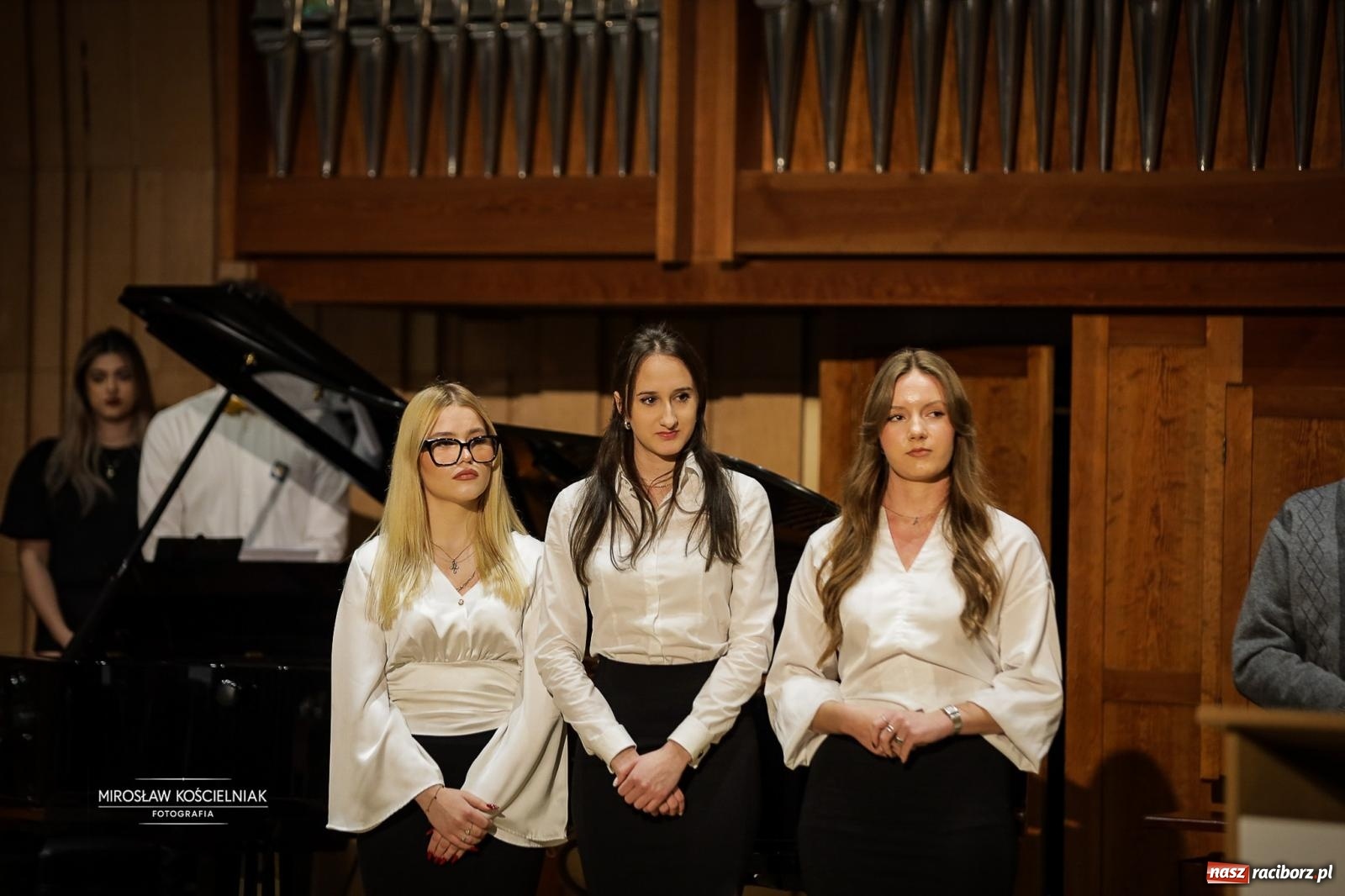 Zdjęcie w galerii na portalu naszraciborz.pl: Jesteśmy z Kasprowicza. Jubileusz 80-lecia I Liceum Ogólnokształcącego w Raciborzu na bis! [FOTO i WIDEO] wiadomości z regionu