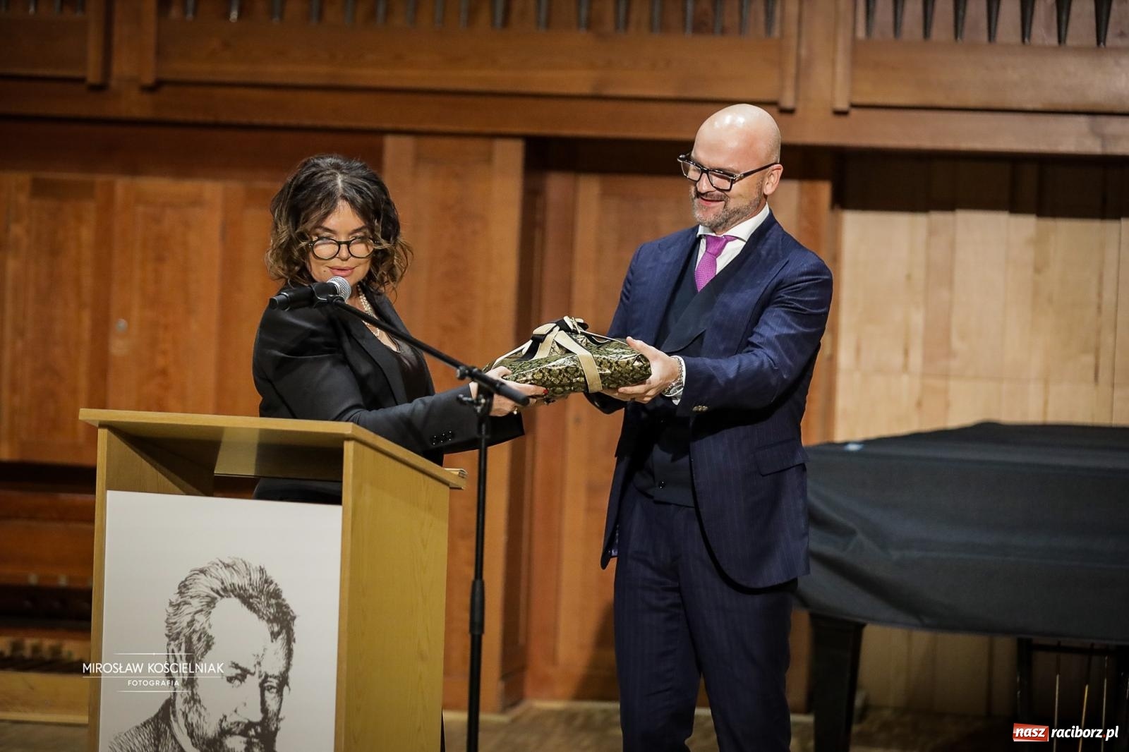 Zdjęcie w galerii na portalu naszraciborz.pl: Jesteśmy z Kasprowicza. Jubileusz 80-lecia I Liceum Ogólnokształcącego w Raciborzu na bis! [FOTO i WIDEO] wiadomości z regionu