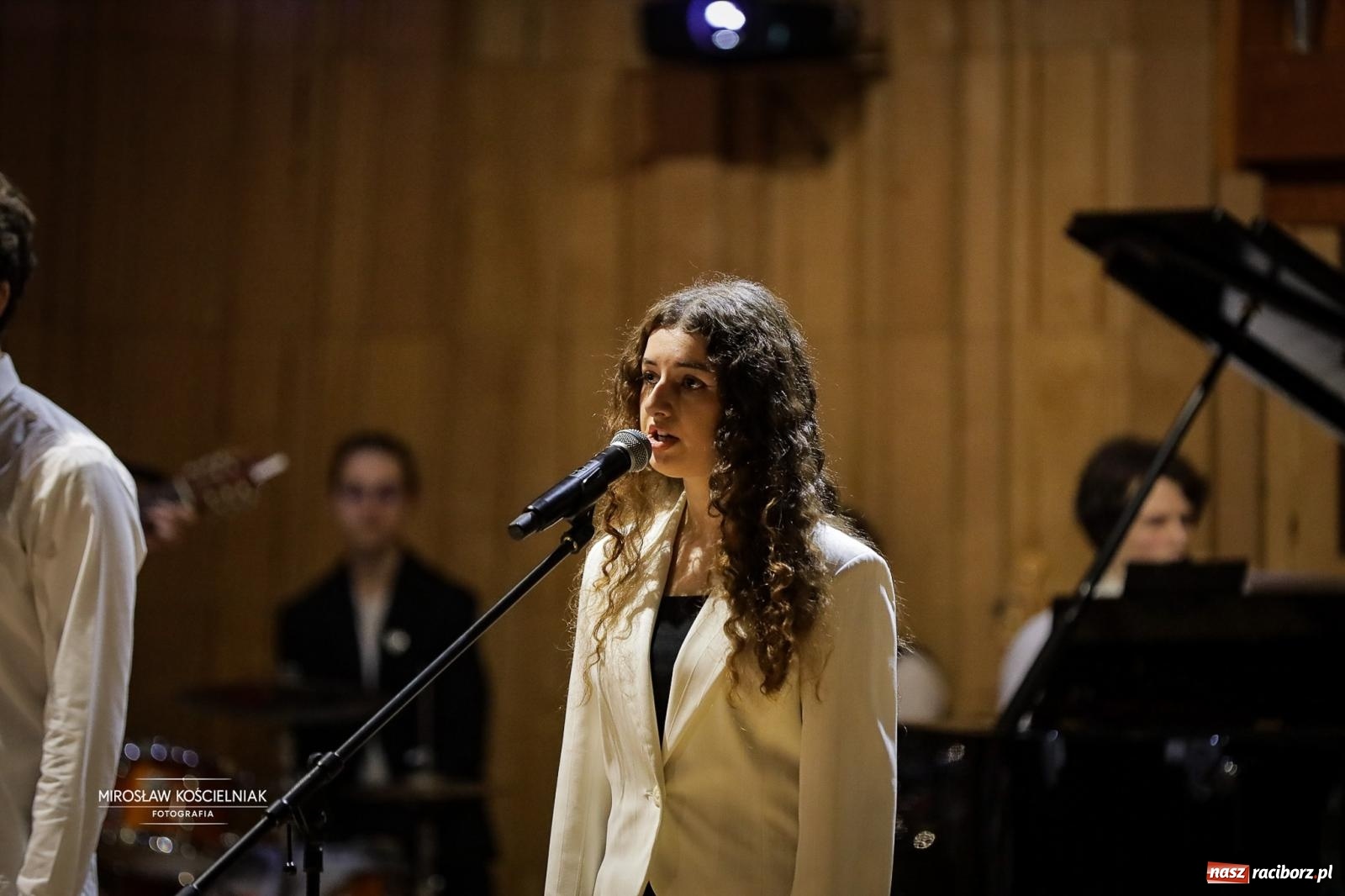 Zdjęcie w galerii na portalu naszraciborz.pl: Jesteśmy z Kasprowicza. Jubileusz 80-lecia I Liceum Ogólnokształcącego w Raciborzu na bis! [FOTO i WIDEO] wiadomości z regionu