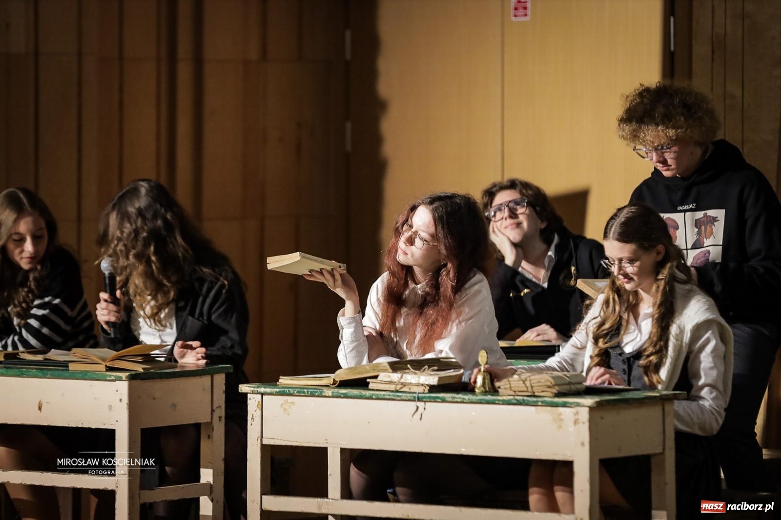 Zdjęcie w galerii na portalu naszraciborz.pl: Jesteśmy z Kasprowicza. Jubileusz 80-lecia I Liceum Ogólnokształcącego w Raciborzu na bis! [FOTO i WIDEO] wiadomości z regionu