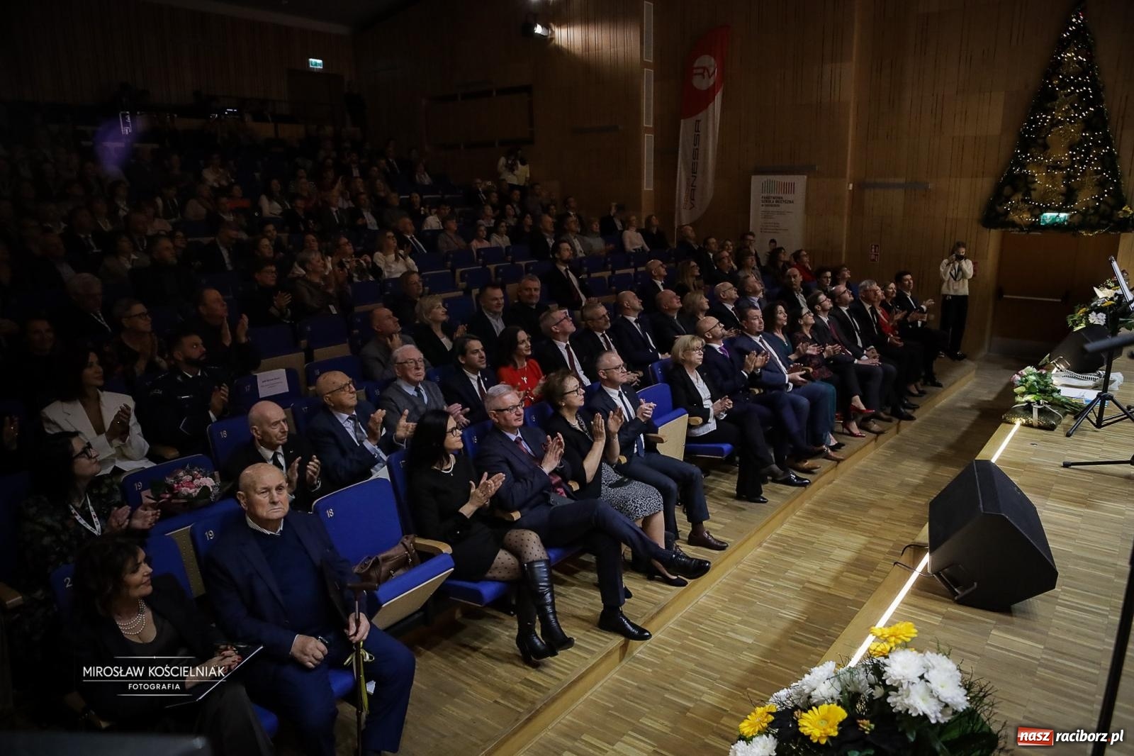 Zdjęcie w galerii na portalu naszraciborz.pl: Jesteśmy z Kasprowicza. Jubileusz 80-lecia I Liceum Ogólnokształcącego w Raciborzu na bis! [FOTO i WIDEO] wiadomości z regionu