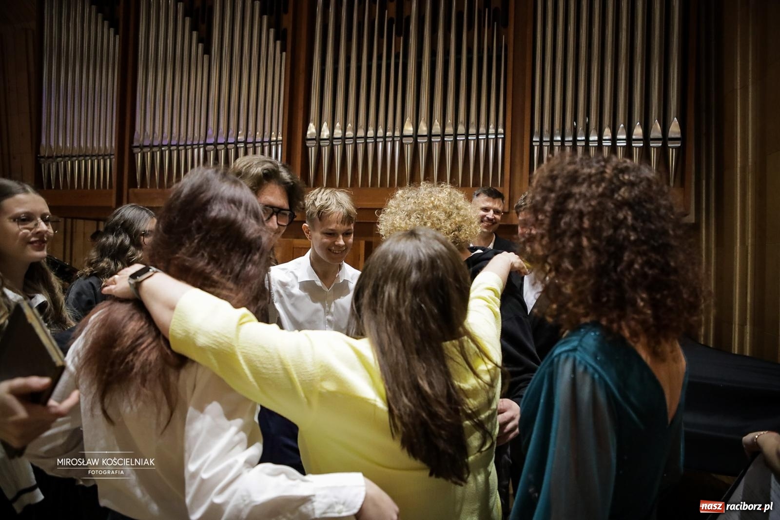 Zdjęcie w galerii na portalu naszraciborz.pl: Jesteśmy z Kasprowicza. Jubileusz 80-lecia I Liceum Ogólnokształcącego w Raciborzu na bis! [FOTO i WIDEO] wiadomości z regionu